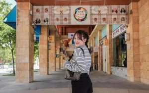 Happy Asmara Pamer Aksi Stretching Diselipi Caption Menggelitik