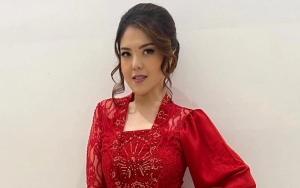 Tina Toon Resmi Tambah Gelar dengan Wisuda S1 Ilmu Hukum