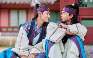 V BTS Bongkar Cara Tak Terduga Park Seo Joon Ajari Dirinya Akting untuk 'Hwarang'
