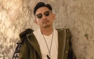 Ryan Delon Bertingkah Kocak Saat Ibu Mertua Akan Beri Kado