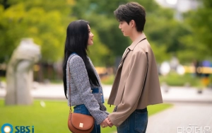 Song Kang Kena Tabok Kim Yoo Jung Usai Bikin Kesalahan di Video BTS 'My Demon'