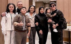 Kris Dayanti Ungkap Momen Pertama Kali Raul Lemos Gendong Anak Kedua Aurel Hermansyah