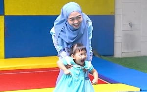 Ria Ricis Bombardir Foto Ceria Bareng Moana setelah Alami Demam Tinggi