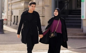 Ria Ricis Senyum Ceria saat Suami Pajang Foto Pemotretan Bareng Artis Cantik