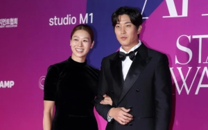 Momen Kang Kyung Joon Atur Pakaian Jang Shin Young Viral di Tengah Kabar Selingkuh