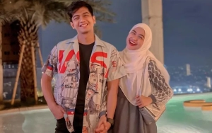 Teuku Ryan Gelagapan Dicecar Kabar Beda Kelas Pesawat dengan Ria Ricis saat Umrah Bareng