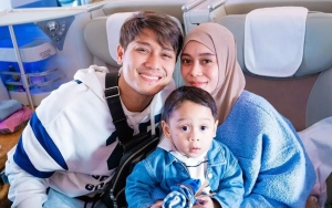 Rizky Billar Totalitas Pakai Kostum Unik Saat Diminta Momong Sang Putra