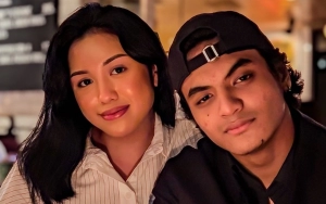 Lolly Manglingi Berhijab Cantik di Momen Lebaran Perdana Bareng Vadel Sekeluarga