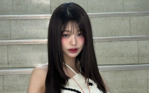 Style Jang Wonyoung IVE Pakai Stoking Merah di MV 'Accendio' Dikritik Aneh