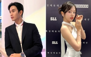Kim Soo Hyun Tunjukkan Reaksi Kocak saat Diberi Album IVE oleh Ahn Yujin