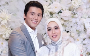 Reino Barack Cium Baby Bump Syahrini kala Perdana Umumkan Kehamilan Istri