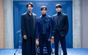 Jung Yong Hwa Usil Goda Penerjemah di Konser 'CNBLUENTITY' Jakarta