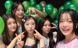 NewJeans Bikin Haru saat Kuatkan Fans Lewat Pesan di Cafe Comeback