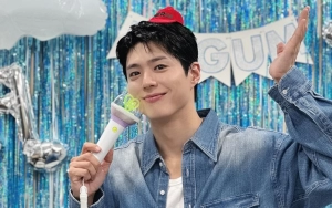 Park Bo Gum Buru-Buru Datang Promosi 'Wonderland' Padahal Staf Buat Kesalahan
