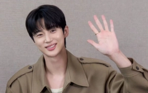 Byeon Woo Seok Tunjukkan Gestur Hangat kepada Rekan Pers saat Wawancara 'Lovely Runner'