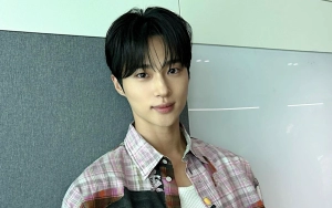 Video Byeon Woo Seok Gak Tahan Nonton Ciuman Hot di 'Office Watch' Kembali Viral
