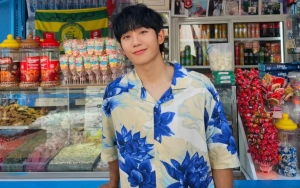 Jung Hae In Gabung Jadi Relawan untuk Bersihkan Makam Para Pahlawan