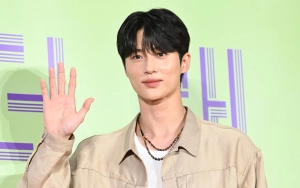 Byeon Woo Seok Nangis Diam-Diam saat Terima Naskah Terakhir 'Lovely Runner'