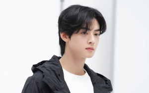 Visual Cha Eunwoo Dianggap Selamatkan Style Aneh di Paris Fashion Week 2024