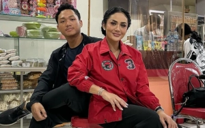 Posisi Duduk Kris Dayanti dan Raul Lemos di  Acara Lamaran Azriel-Sarah Jadi Sorotan