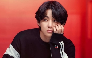 V BTS Picu Kontroversi Gara-Gara Penampakan Kaus di Photobook