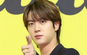 Jin BTS Kuak Perjuangan Berat di Balik Acara Free Hug usai Diduga Dilecehkan