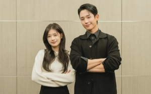 Jung Hae In & Jung So Min Nempel Gemes di Poster 'Love Next Door' Disambut Heboh