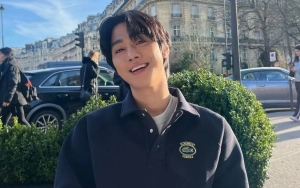 Gaya Ahn Hyo Seop saat Seminar di Jakarta Persis Kang Tae Moo dari 'Business Proposal'