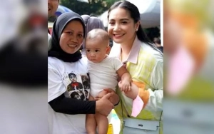 Sikap Sus Rini Picu Kontroversi saat Biarkan Putra Nagita Slavina Cium Brutal Baby Lily
