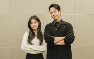 Jung Hae In & Jung So Min Spoiler Skinship Intens di Lokasi 'Love Next Door'