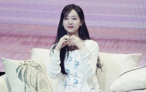 Fashion Harian Kim Ji Won Ala Senior Kampus Tuai Sorotan