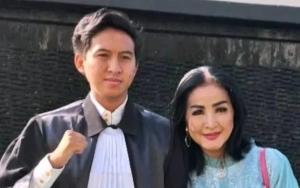 Geger Putra Tampan Machicha Mochtar Dikabarkan Ditangkap & Dipukul saat Demo di Gedung DPR 