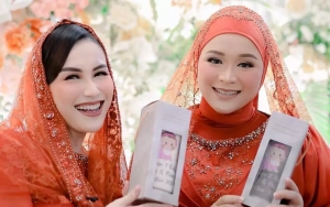 Ayu Ting Ting dan Sang Adik Muncul dengan Mata Sembab usai Kepergian Baby Zoltan