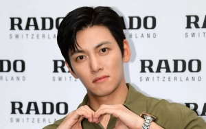 Aksi Ji Chang Wook Ambil Barang Fans Bikin Agensi Minta Maaf
