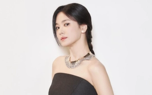 Song Hye Kyo Keciduk Posting Lovestagram di Italia