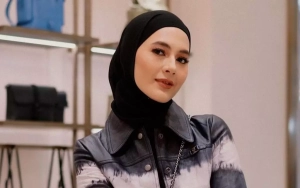 Paula Verhoeven Beber Doa Sarat Makna kala Berada di Depan Ka’bah di Tengah Kabar Cerai