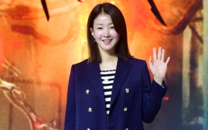 Lee Si Young Dituding Langgar Undang-Undang usai Pamer Naik Motor