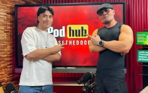 Respons Deddy Corbuzier Dihadiahi Sisir di MV Vidi Aldiano 'Senyumin Dulu Aja' Bikin Ngakak