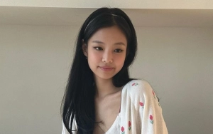 Momen Jennie BLACKPINK Gendong Bayi saat Kondangan Curi Fokus