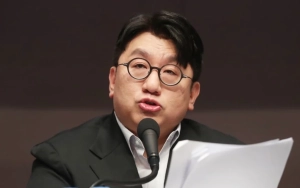 Bang Si Hyuk Dituduh Terlibat Distribusi Dokumen Berisi Hinaan untuk Idol K-Pop