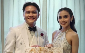 Rizky Febian Pakai Kaos Uwu Gambar Mahalini Jaman Bocil di Tengah Kontroversi Pernikahan