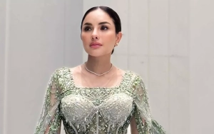 Nikita Mirzani Tampil Cetar Menjelma Ala Betty Boop dengan Busana Mencolok