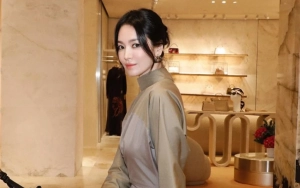 Gaya Song Hye Kyo saat Pakai Baju Renang Kejutkan Publik
