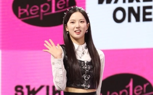 Choi Yujin Kep1er Minta Maaf soal Kontroversi Pakai Baju Bertuliskan Arab