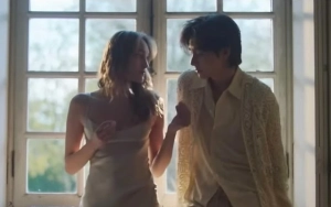 V BTS Sambat saat Syuting Adegan Mesra Bareng Model Cantik di 'Winter Ahead'