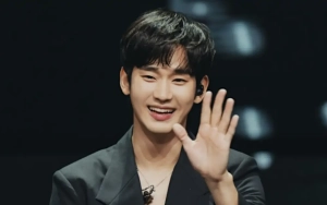 Potret Season Greeting Perdana Kim Soo Hyun Disambut Heboh