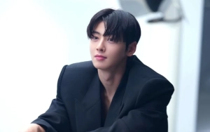 Wajah Bangun Tidur Cha Eunwoo di 'Rented In Finland' Jadi Hot Topik