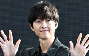 Song Joong Ki Beri Bocoran Nama Kedua Anak Bareng Katy Louise Saunders