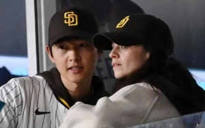Song Joong Ki Bongkar Sisi Imut Sang Istri Katy Louise Saunders