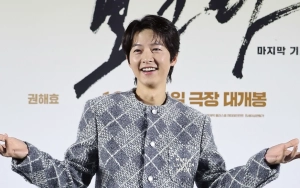 Song Joong Ki Mati-matian Belajar Bahasa Spanyol Demi Ngobrol dengan Anak